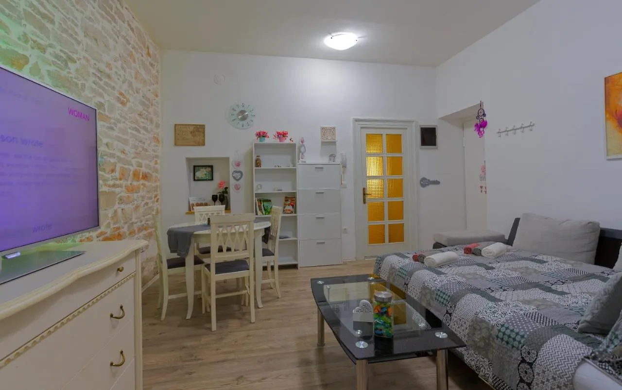 Rich Apartment 풀라