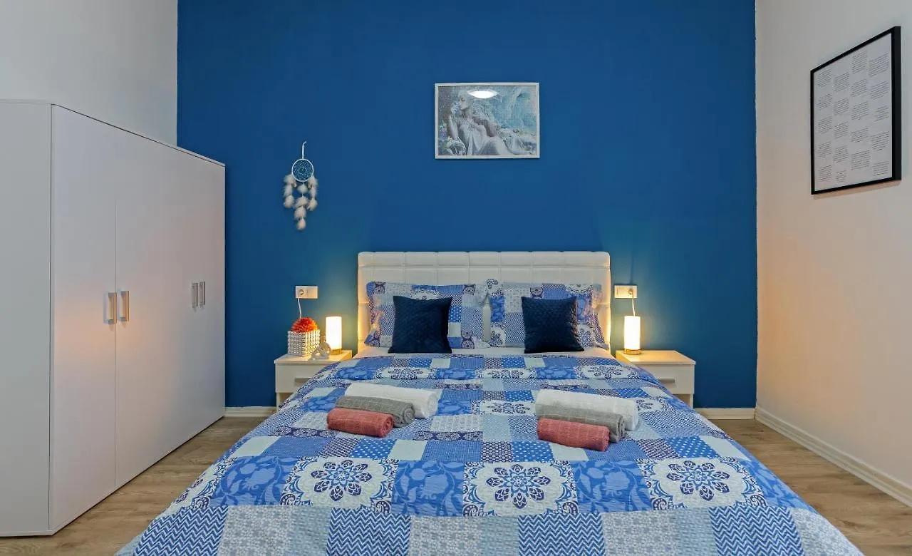 Rich Apartment 풀라