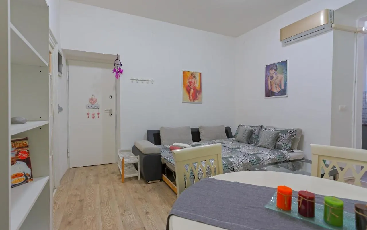 Rich Apartment Pola