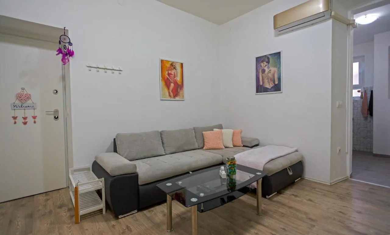 Rich Apartment Pola